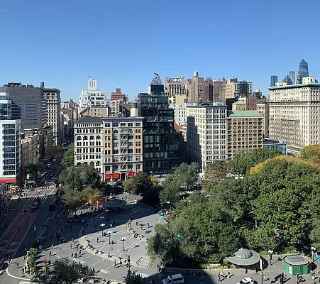 Sold by Luxus Manhattan Realty | media 8