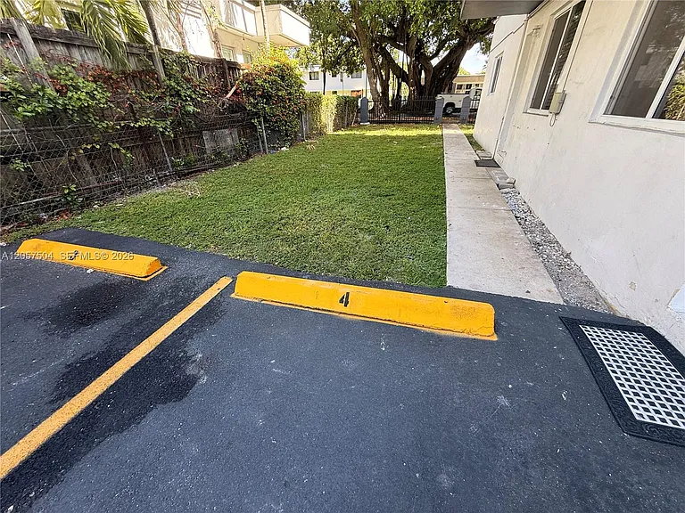 1860 SW 22nd St #4 — Photo 8