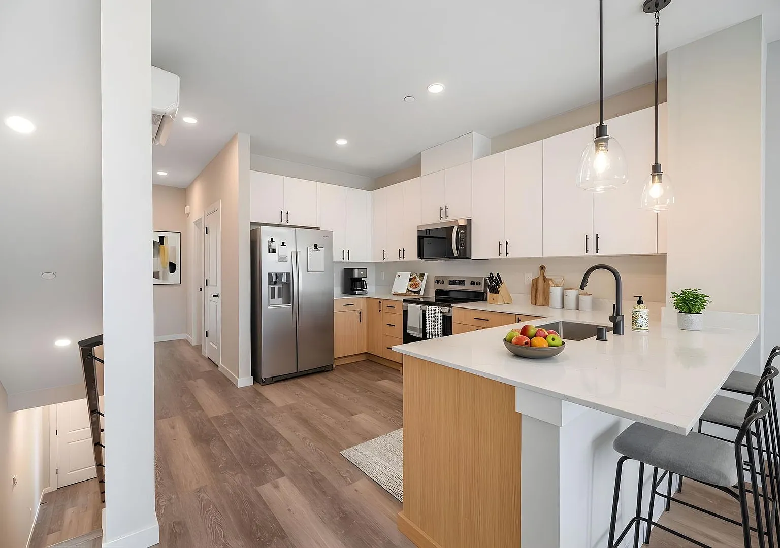 Brand New Luxury Townhome-Act now! — Photo 4