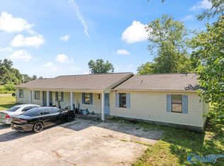 910 N Clinton St, Athens, AL 35611