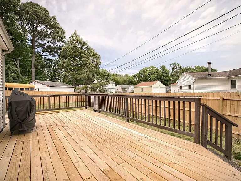 304 Wales Cir — Photo 12
