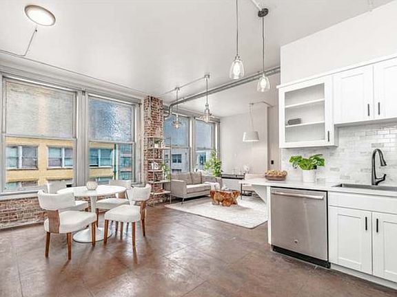 5th image of 215 W 7th St APT 612