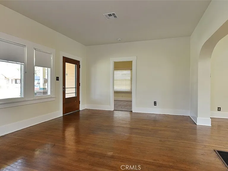 470 W Center St — Photo 3