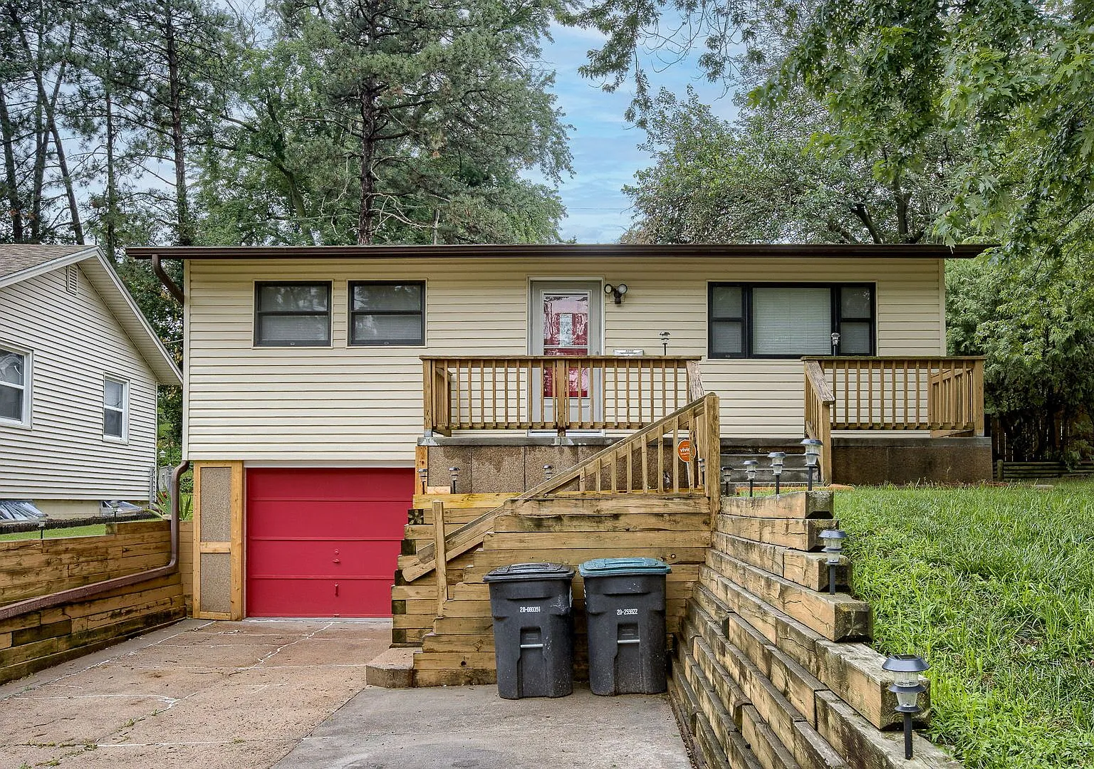 Charming 2 Bedroom With Bonus Room!! — Photo 1