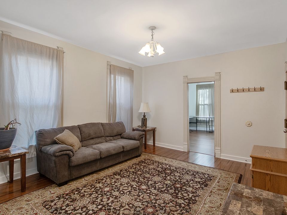 Living Room w/ Furnishings Included