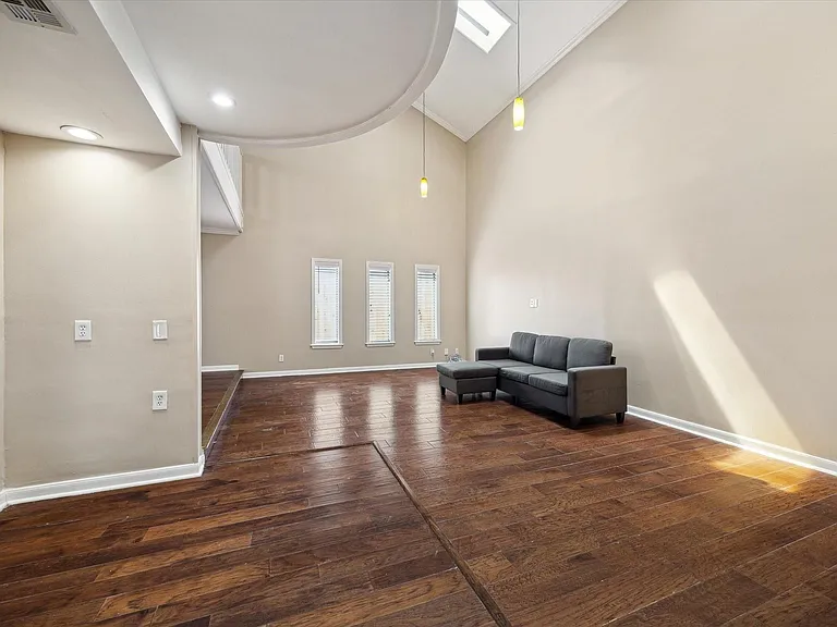 3302 Chris Dr — Photo 5