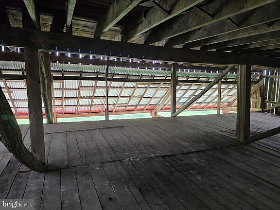 5th image of Red Barn Ln