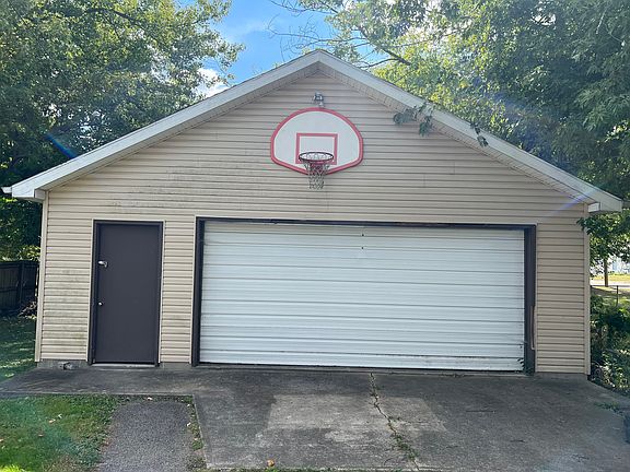 3rd image of 2117 Fairmont Ave