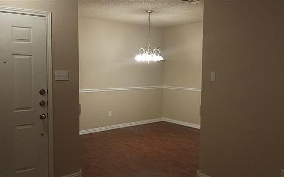 4th image of 2858 White Oak Dr
