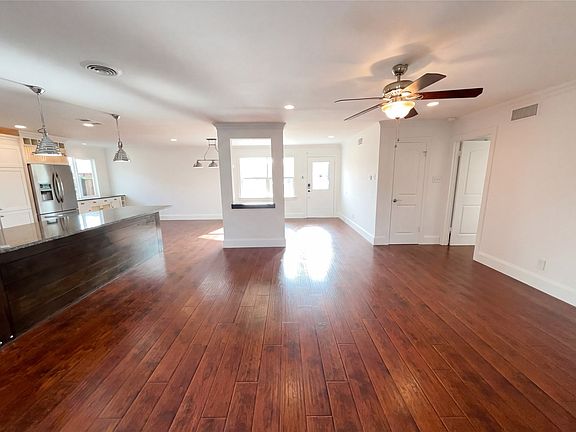 3rd image of 8541 Strathmore Dr