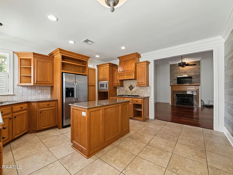 100 Shumard Dr — Photo 22