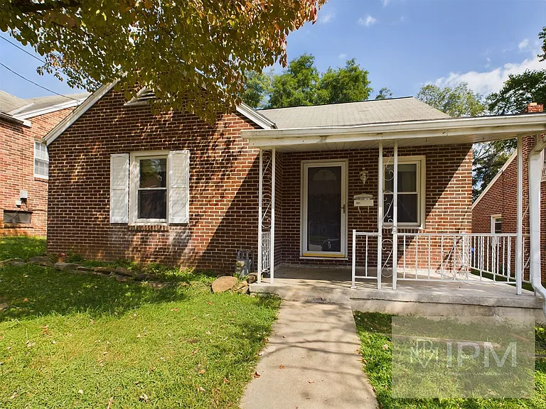 581 S Yale St — Photo 1