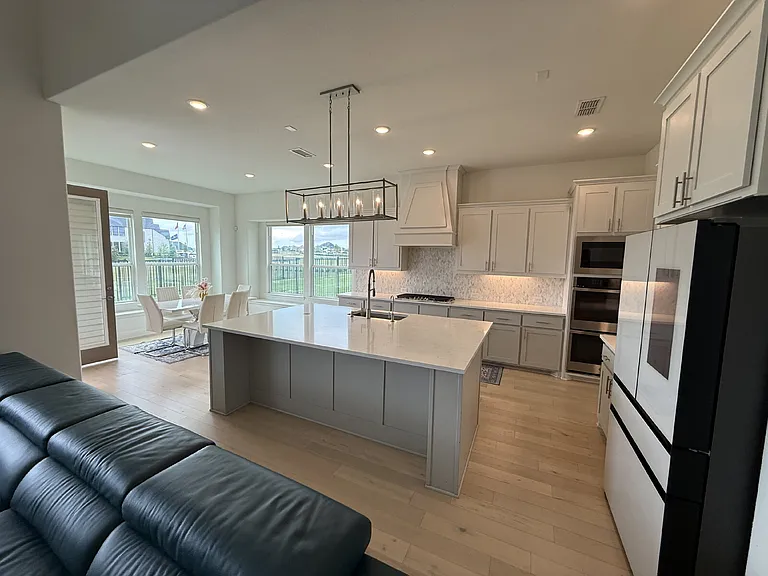 1927 Pebble Ln — Photo 11