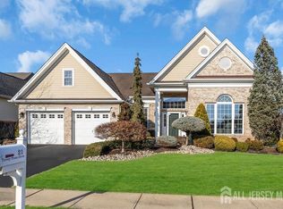 21 Torrey Pines Dr, Monroe Township, NJ 08831