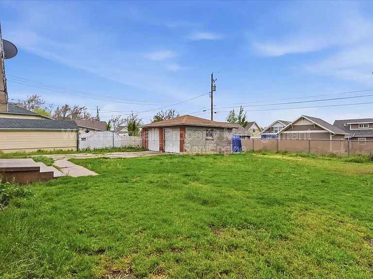 2353 Jackson Ave — Photo 19