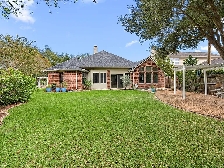 802 Floriencia St — Photo 35