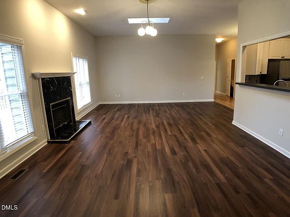 5th image of 207 Muir Woods Dr