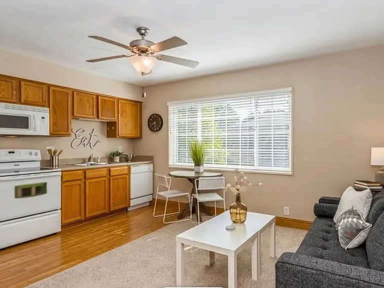 313 Grandview Ct — Photo 15