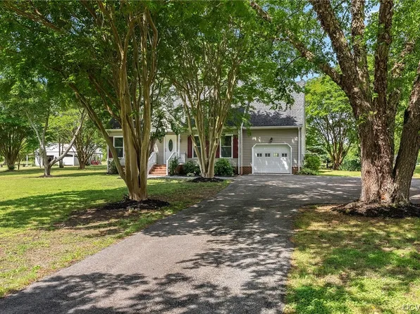 230 Chick Cove Dr, Hardyville, VA 23070