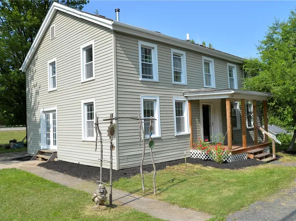 3511 Vienna St, Palmyra, NY 14522