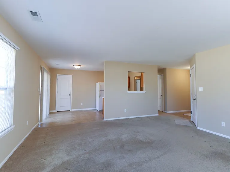 613 Bear Valley Ct — Photo 2