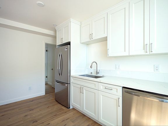 3rd image of 3172 Fairmount St #919