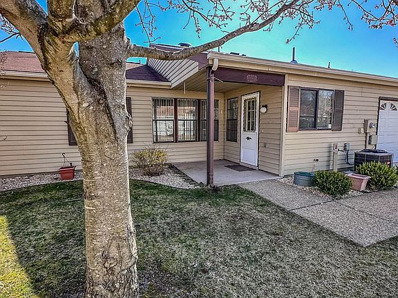2nd image of 642 Devonshire Lane #B