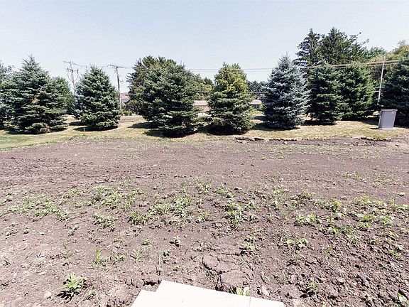 Located on 0004 in The Oaks At Churchill Club in Oswego, IL