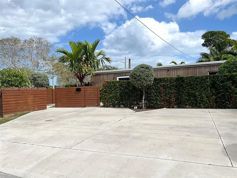 1240 NE 17th Ave — Photo 30