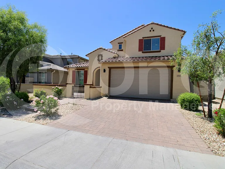 8943 W Marshall Ave — Photo 2