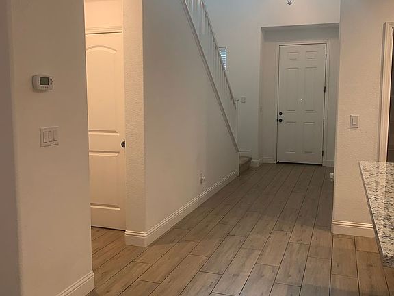 5th image of 339 Water Lily Cir