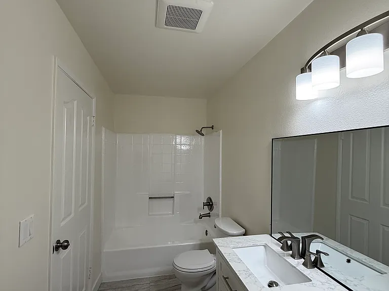 458 W Elk Ave #4 — Photo 11
