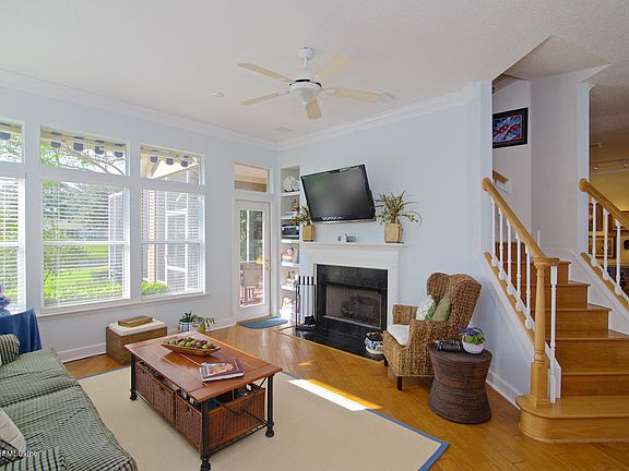 4th image of 233 Waters Edge Dr S
