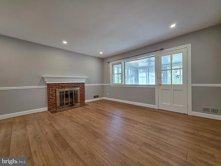 5921 Arlington Blvd — Photo 12
