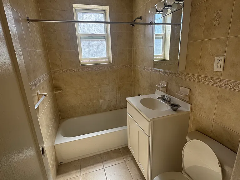 1487 Shore Pkwy #6E — Photo 2