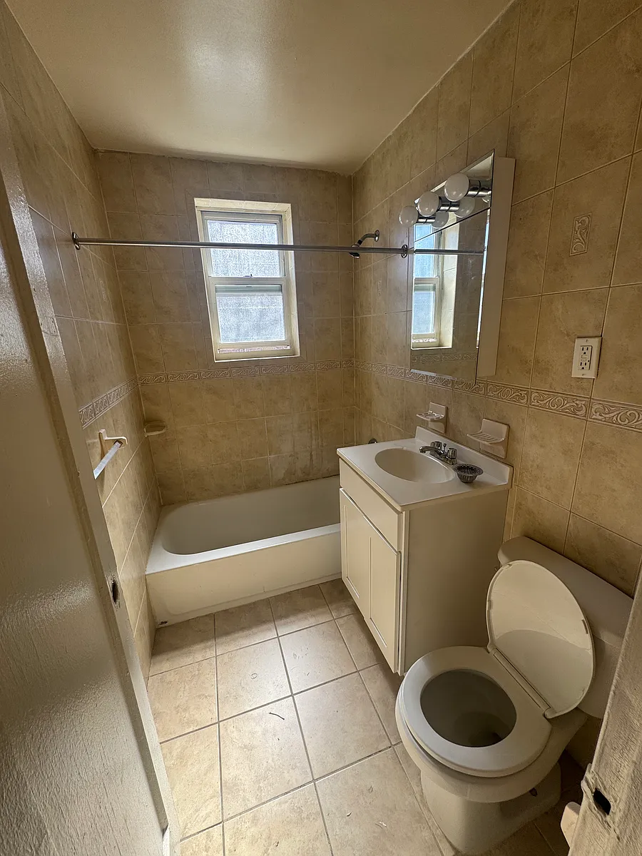 Building Photo - 1487 Shore Pkwy #6E