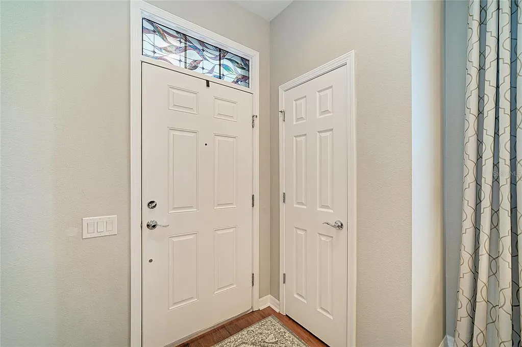 3 bed, 2.0 bath, 1700 sqft, $2,500 — Photo 4