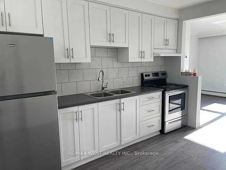 400 Royal York Rd #2 — Photo 1