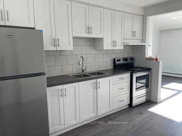 400 Royal York Rd #2, Toronto, ON M8Y 2R5