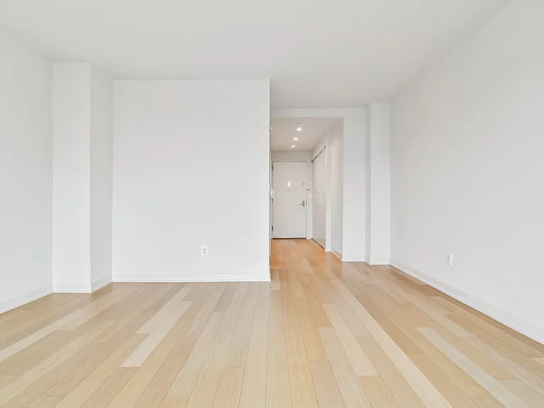 1 Columbus Pl #N15J — Photo 7