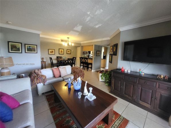 10765 SW 108th Ave APT 201