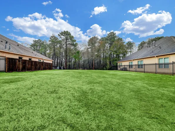 2926 S Cotswold Manor Dr, Kingwood, TX 77339