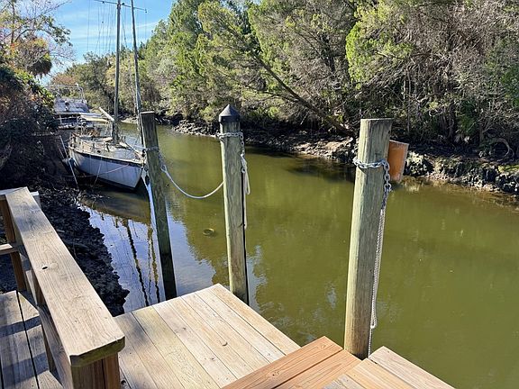 4th image of 12 Palm Dr