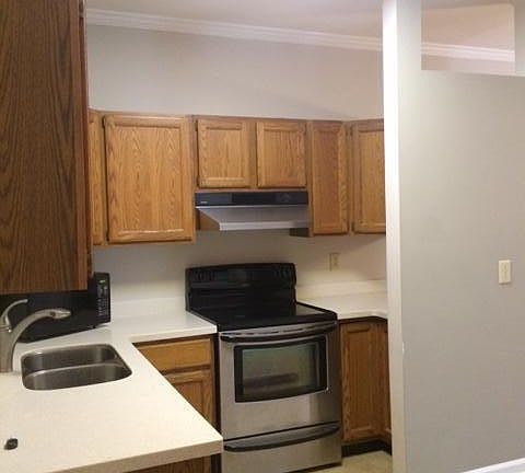 5th image of 1725 Stone Hedge Dr