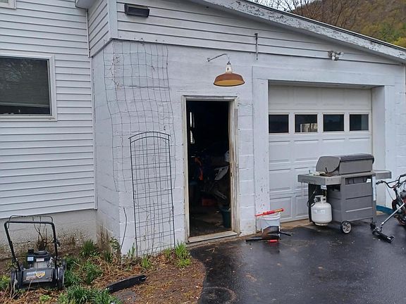 3rd image of 27 Oak Street