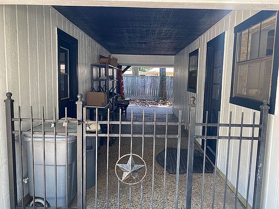 3rd image of 13937 Dolphin Dr