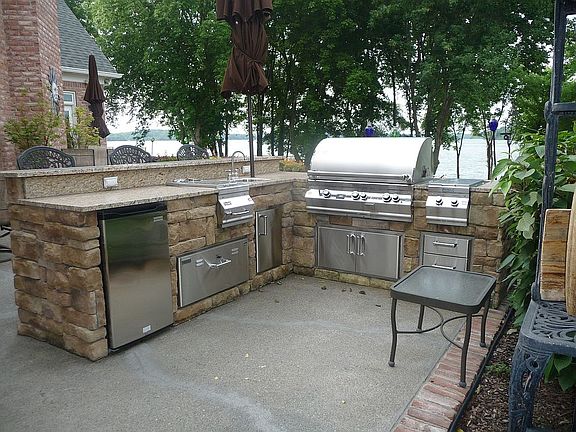 Outdoor Kitchen