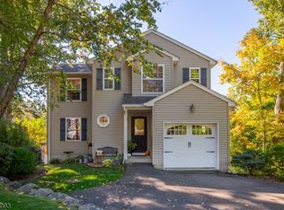 9 Maple Rd, Ringwood, NJ 07456