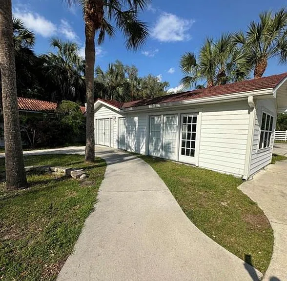 1895 SW Little Rd #E — Photo 2