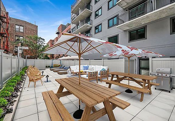 3rd image of 1533 E 19th St APT 804